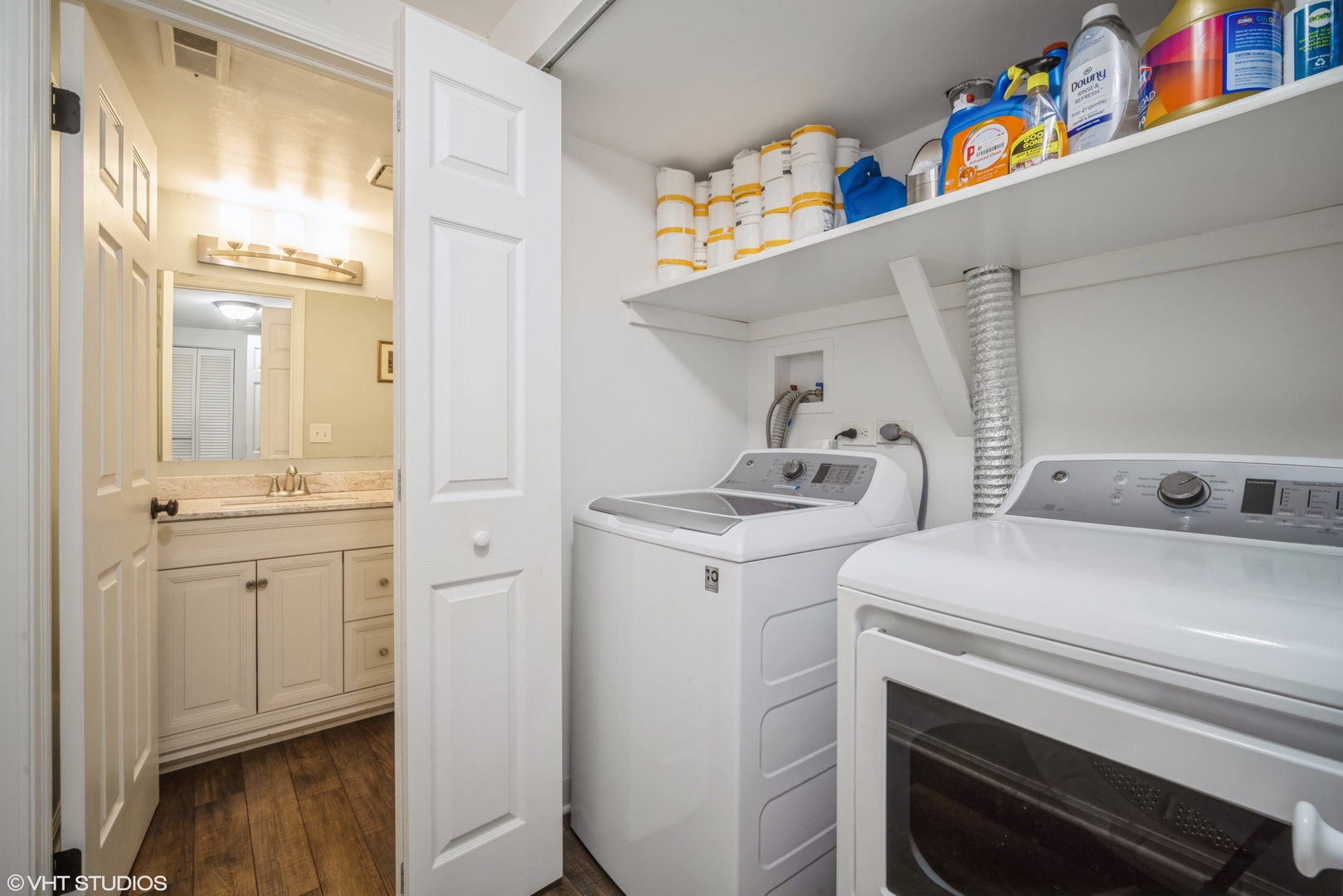 1145 John Drive Hoffman Estates, IL 60169 - Photo 19 of 36 a utility room with dryer and washer