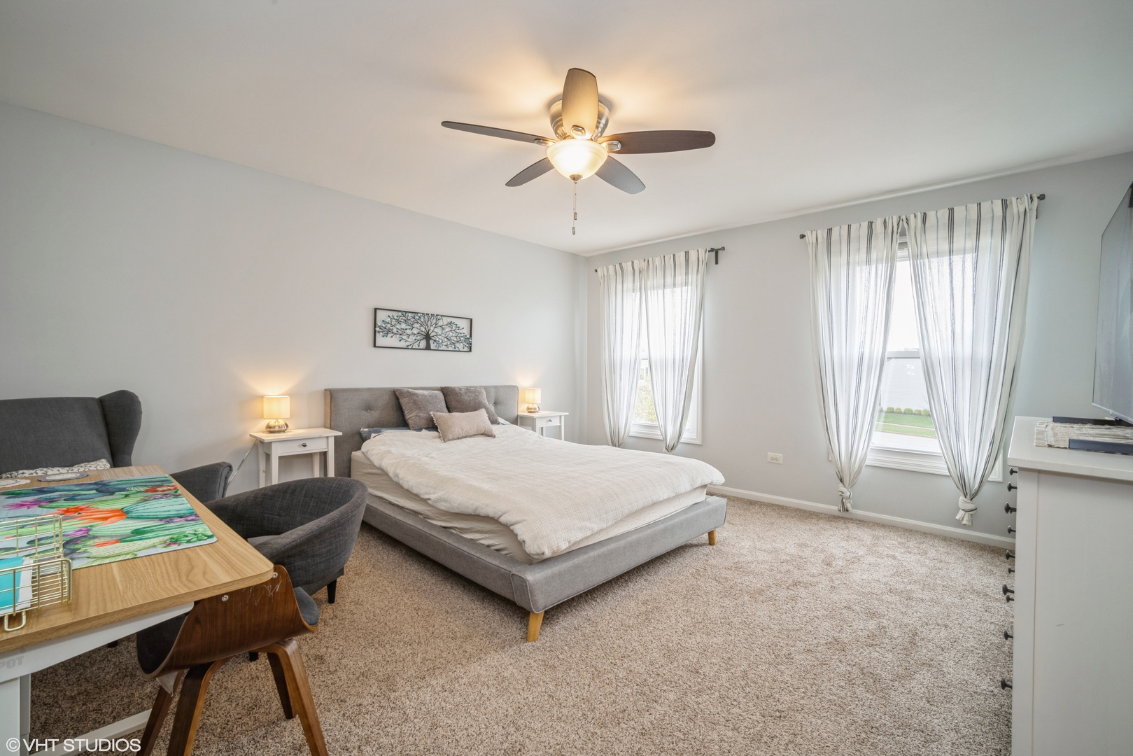 1145 John Drive Hoffman Estates, IL 60169 - Photo 24 of 36 a spacious bedroom with two beds and a window
