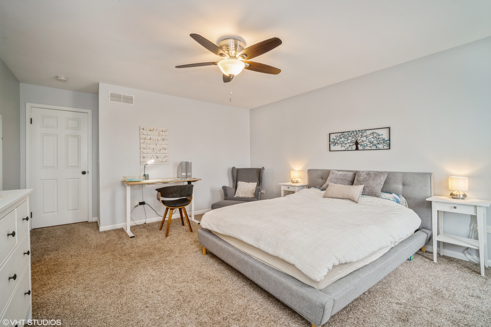 1145 John Drive Hoffman Estates, IL 60169 - Photo 25 of 36 a bedroom with a bed and a table