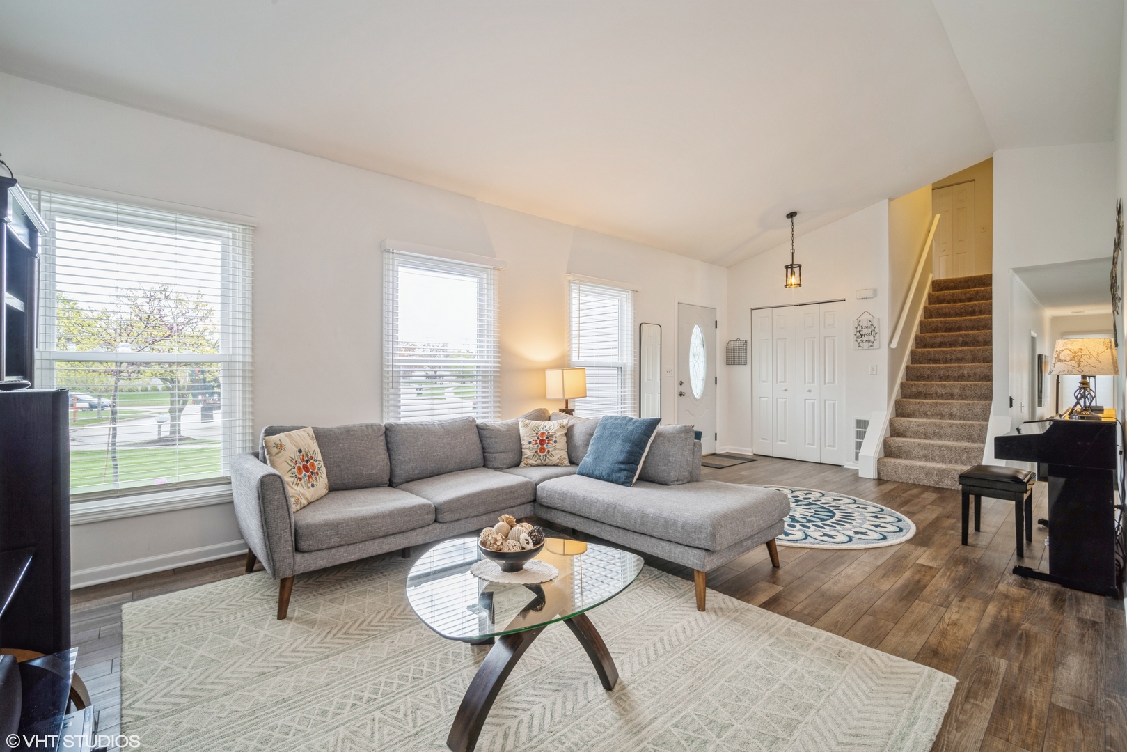 1145 John Drive Hoffman Estates, IL 60169 - Photo 9 of 36 a living room with furniture and a large window