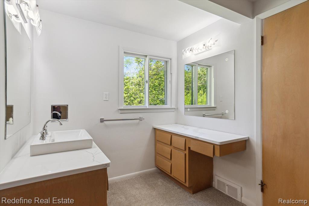 32338 Craftsbury Road Farmington Hills, MI 48334 - Photo 29 of 46