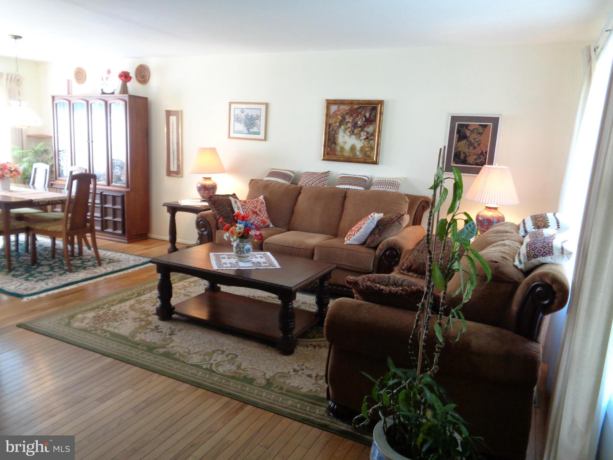 1527 National Road Baltimore, MD 21237 - Photo 2 of 30 Living Room