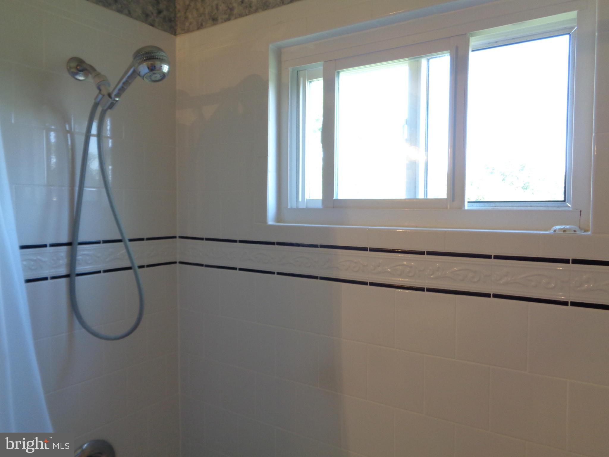 1527 National Road Baltimore, MD 21237 - Photo 18 of 30 Bath