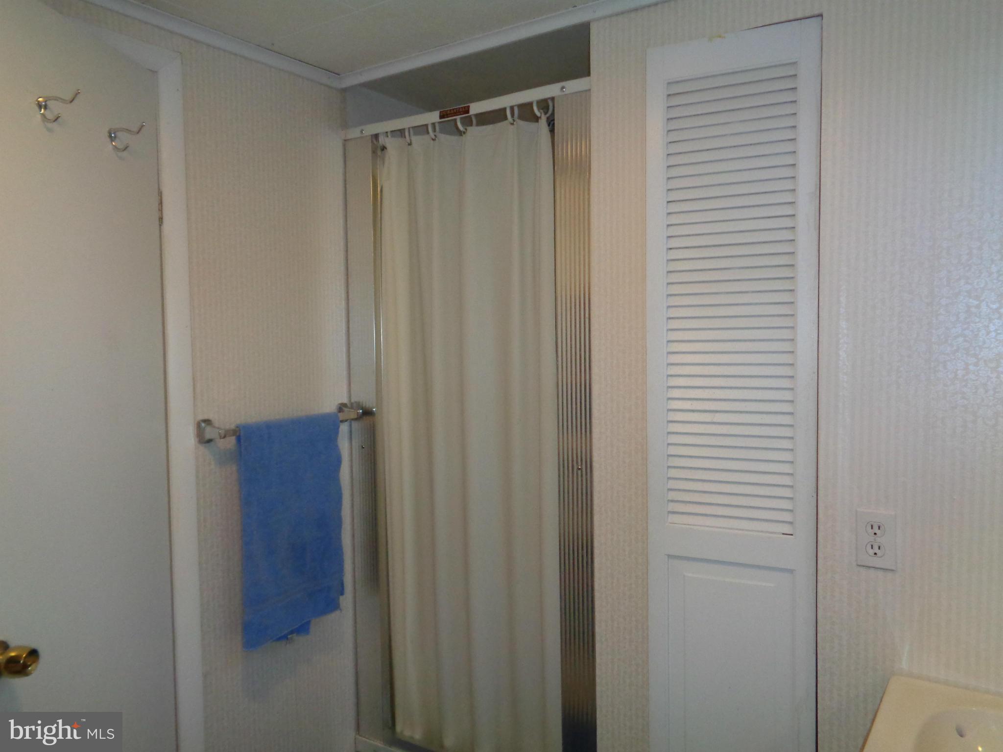 1527 National Road Baltimore, MD 21237 - Photo 23 of 30 Bath
