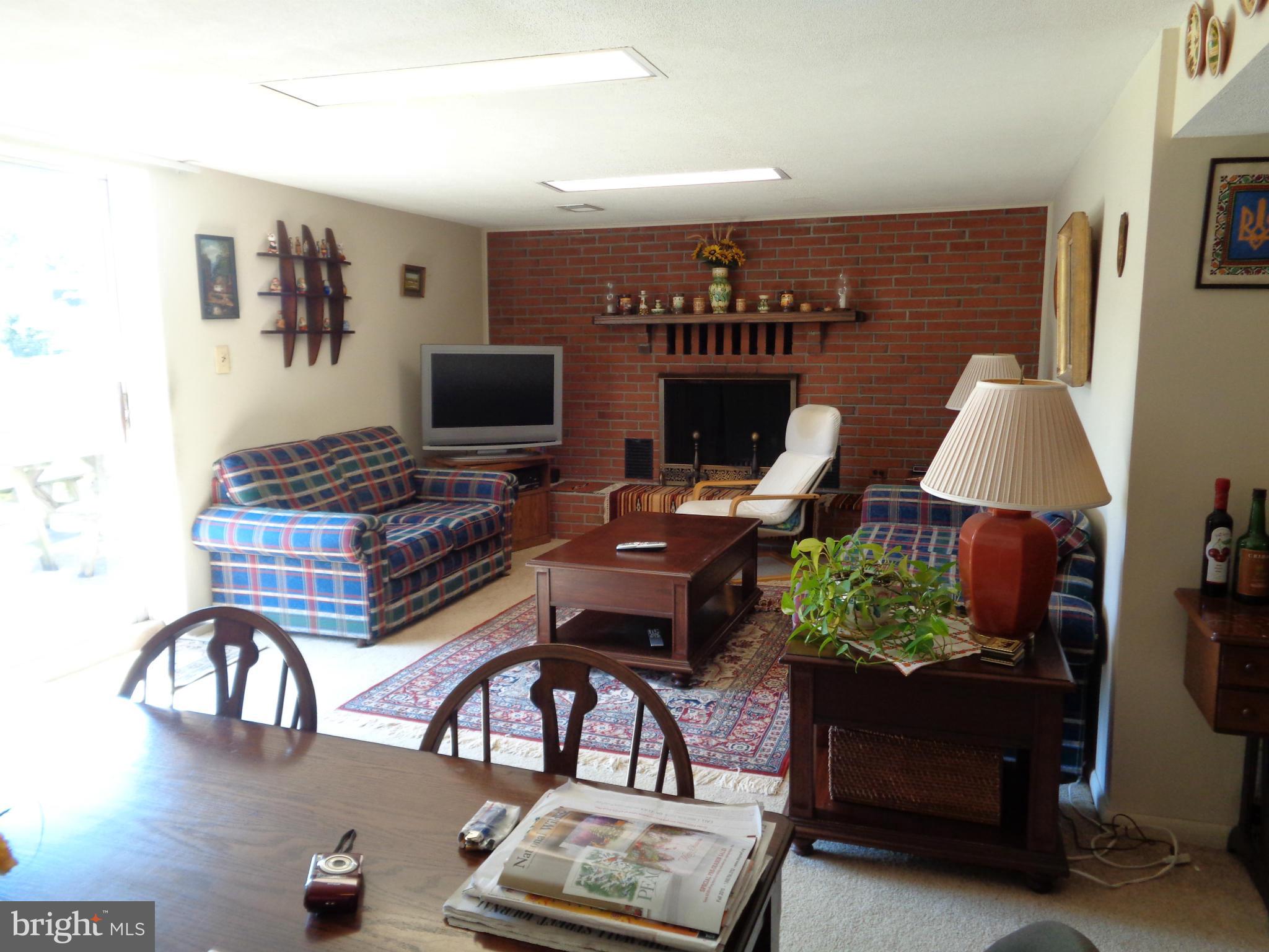 1527 National Road Baltimore, MD 21237 - Photo 26 of 30 Family Room