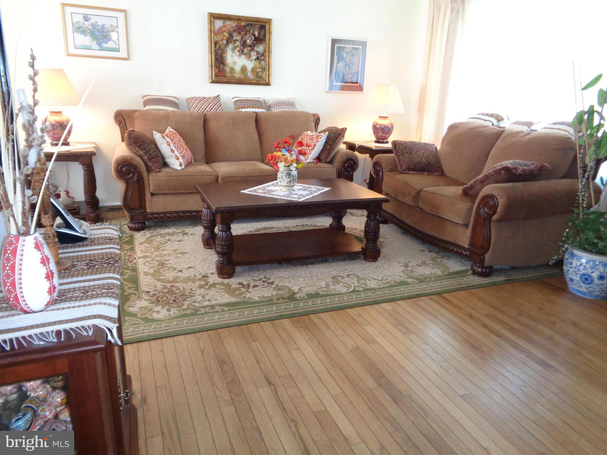 1527 National Road Baltimore, MD 21237 - Photo 4 of 30 Living Room