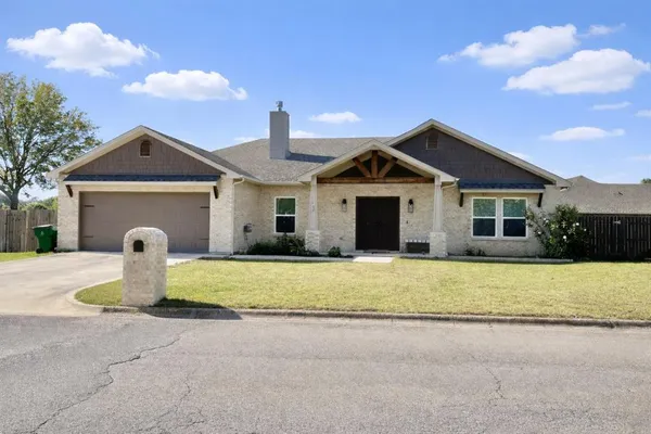 $349,000 | 702 Pillar Street, Bowie, TX 76230