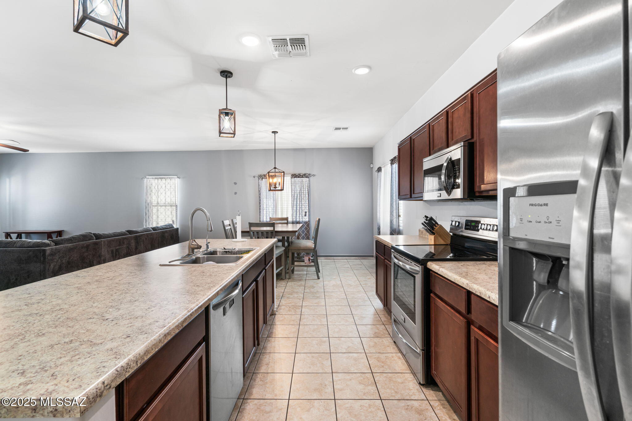 6522 East Brushback Loop Tucson, AZ 85756 - Photo 33 of 47 Kitchen