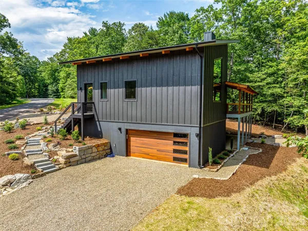 $929,900 | 1180 West Lake Road, Marion, NC 28752