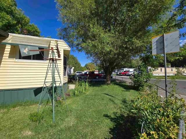 a view of a house with a back yard