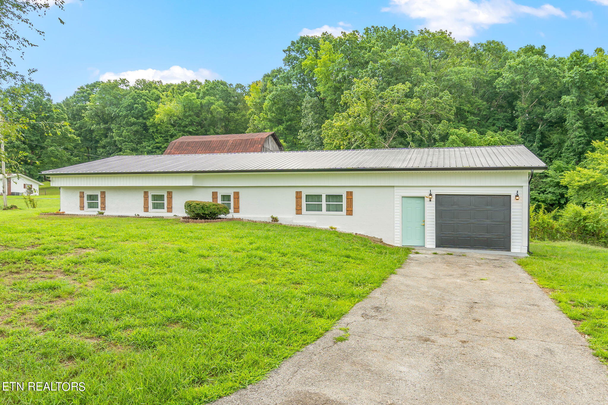 4-web-or-mls-2597 River Road-5