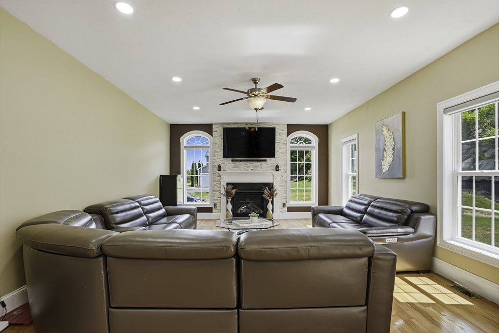 120 Mohawk Path Holliston, MA 01746 - Photo 16 of 36