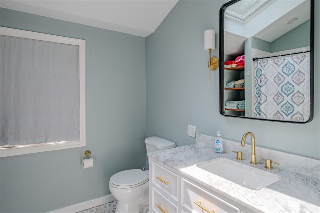 10 Richards Road Weymouth, MA 02189 - Photo 26 of 40