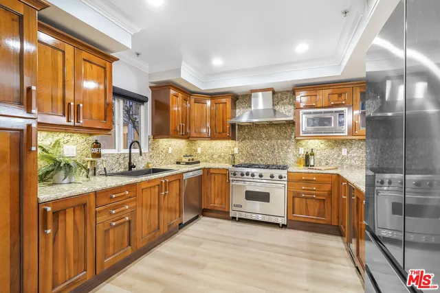 $1,215,000 | 1878 Greenfield Avenue, Unit 104, Los Angeles, CA 90025