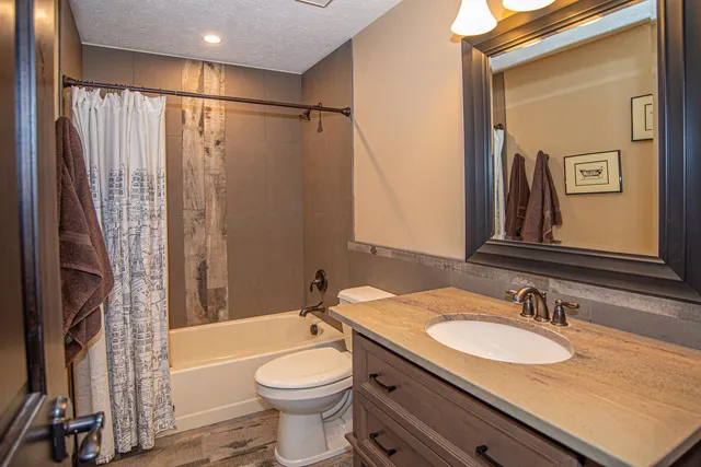 $1,600,000 | 17022 North Golden Drive, Colbert, WA 99005