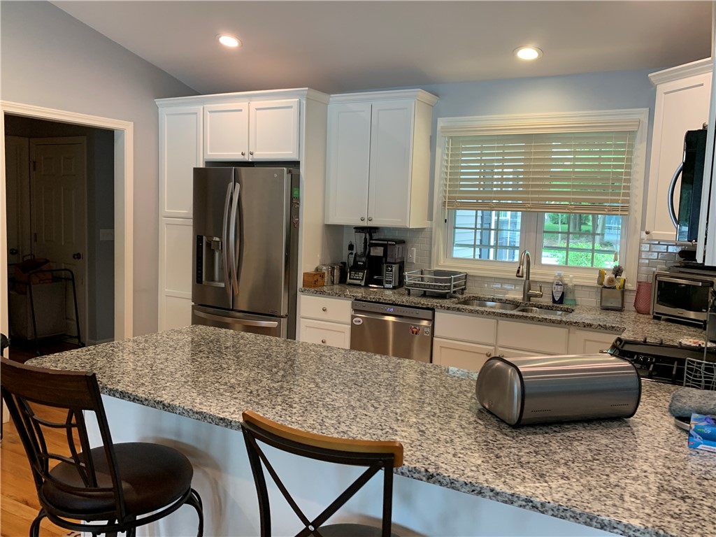 3238 West Shore Road Warwick, RI 02886 - Photo 10 of 24