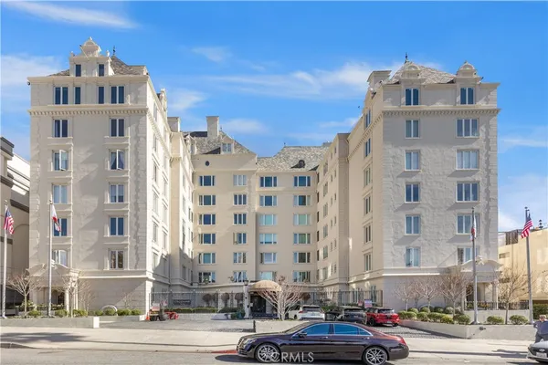 $6,295 | 1424 North Crescent Heights Boulevard, Unit 20, West Hollywood, CA 90046