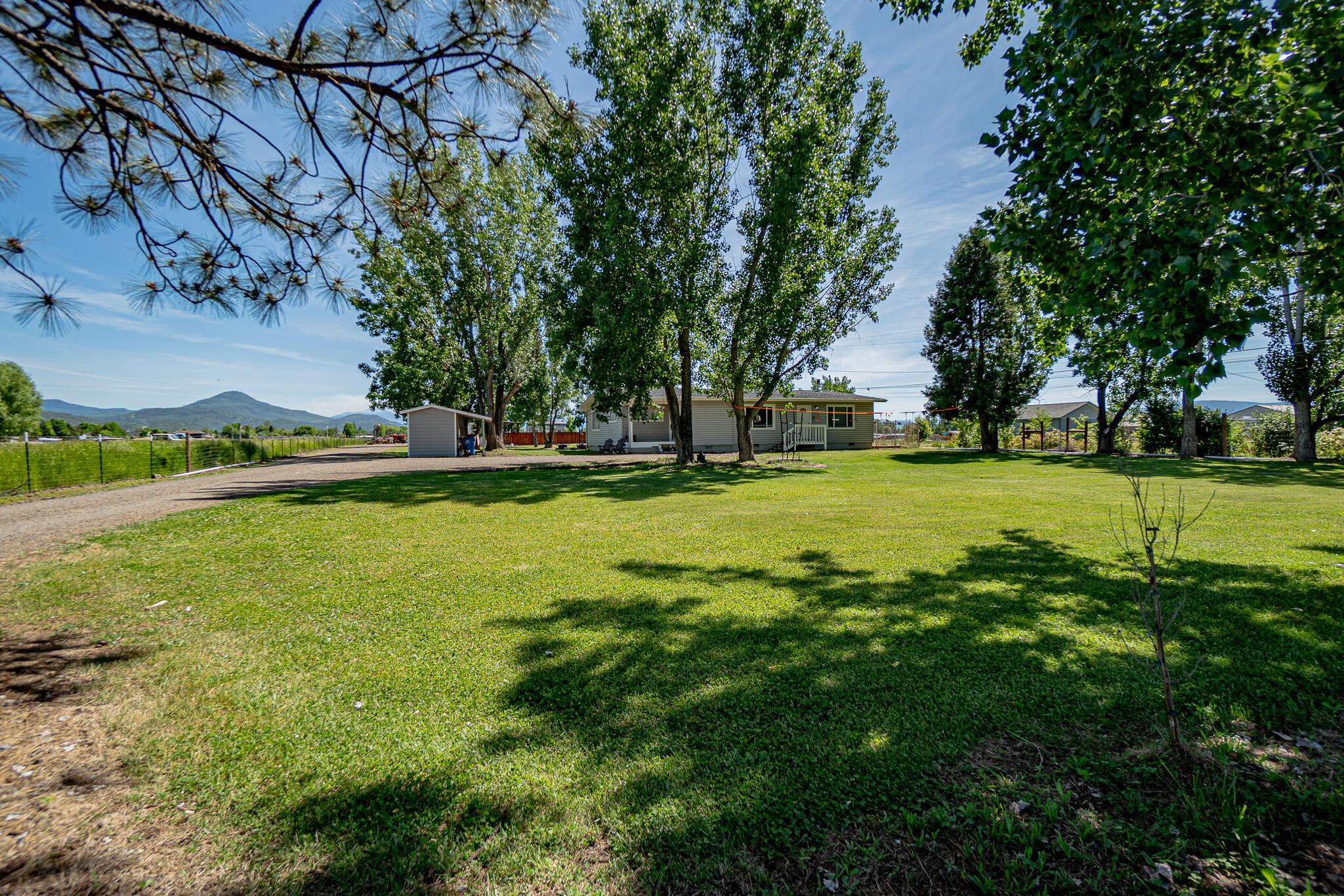 444 East Dutton Road Eagle Point, OR 97524 - Photo 5 of 40 DSC02305-HDR