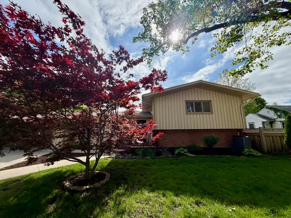 $395,000 | 602 Ridgeway Avenue, Champaign, IL 61821