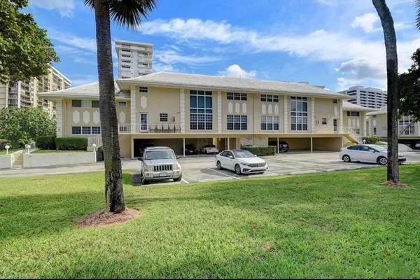 $679,000 | 1299 South Ocean Boulevard, Unit L5, Boca Raton, FL 33432