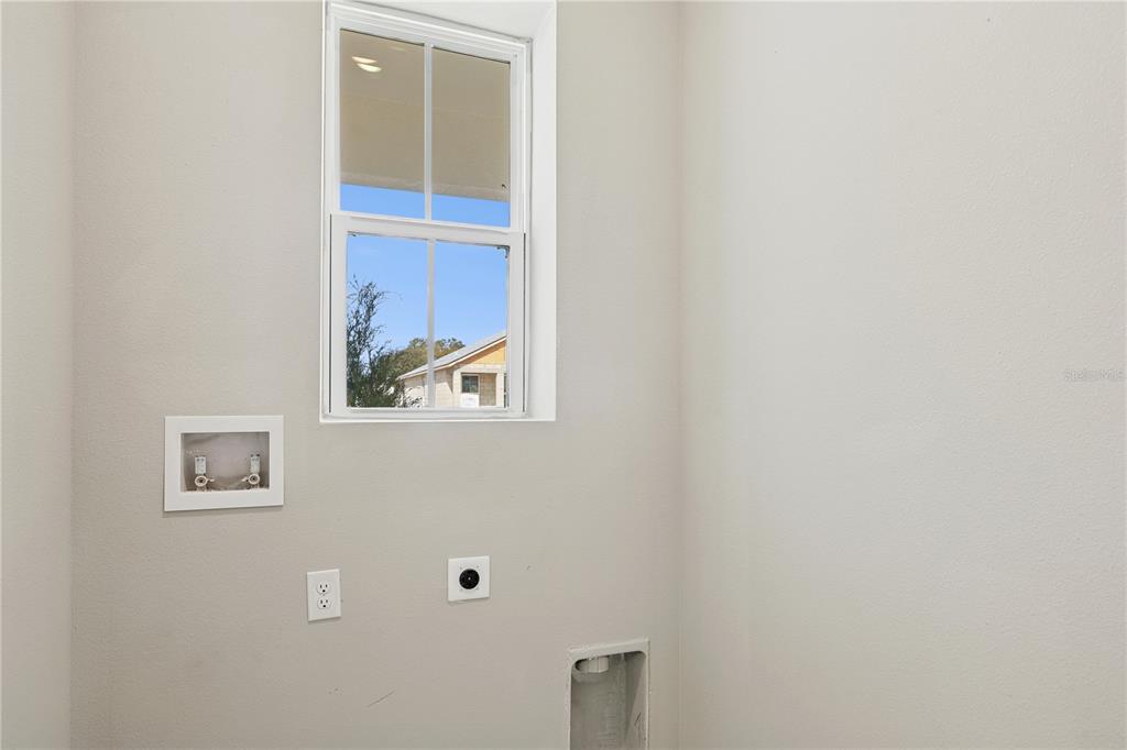 4532 Northwest 37th Street Road Ocala, FL 34482 - Photo 2 of 15