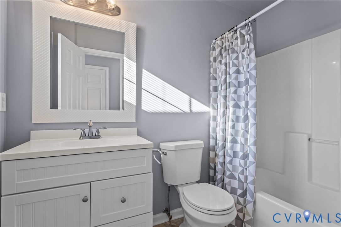 6106 Lookout Point Circle Midlothian, VA 23112 - Photo 21 of 42 a bathroom with a toilet sink vanity and mirror