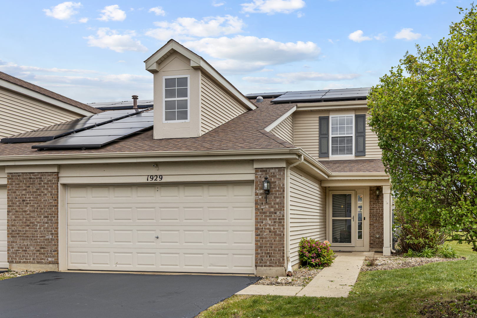 1929 Diamond Head Trail Pingree Grove, IL 60140 - Photo 1 of 2 front view of a house with a yard