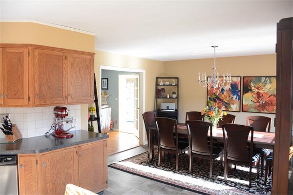 135 Oak Hollow Road Springfield, MA 01128 - Photo 4 of 22