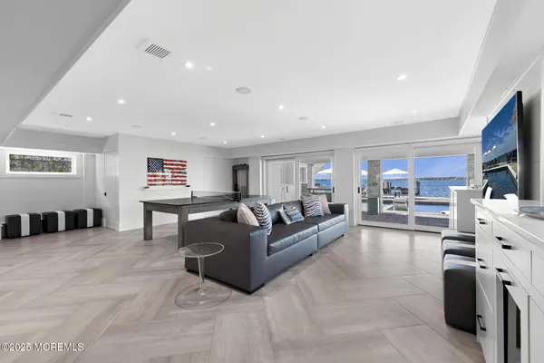 $14,999,000 | 948 Lagoon Lane South, Mantoloking, NJ 08738