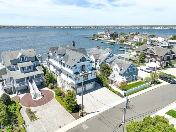 $14,999,000 | 948 Lagoon Lane South, Mantoloking, NJ 08738