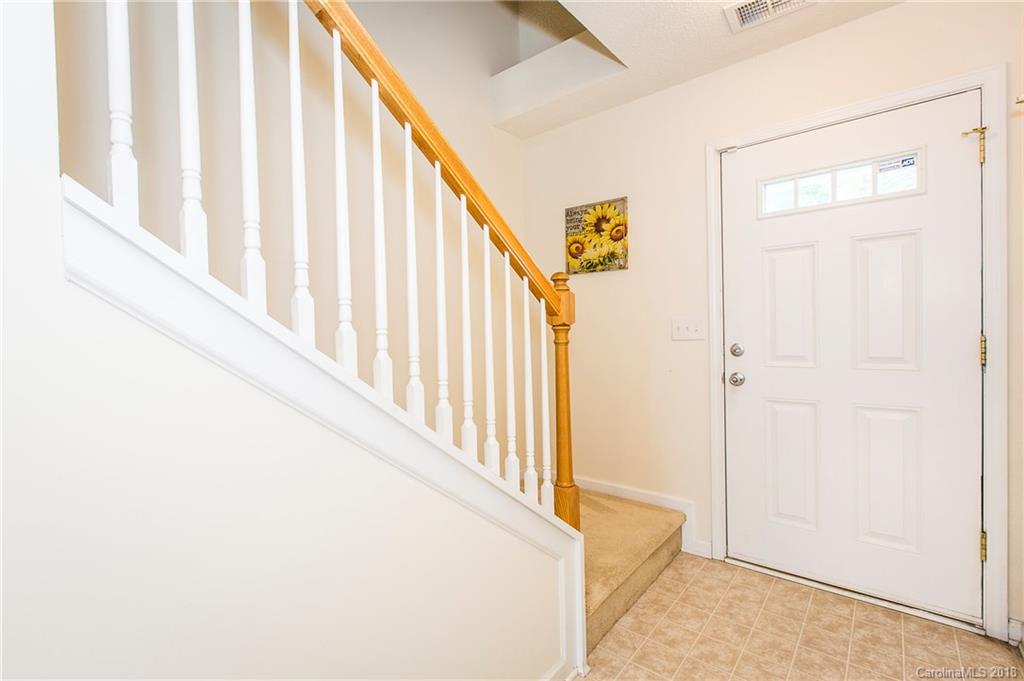 16815 Timber Crossing Road Charlotte, NC 28213 - Photo 4 of 28