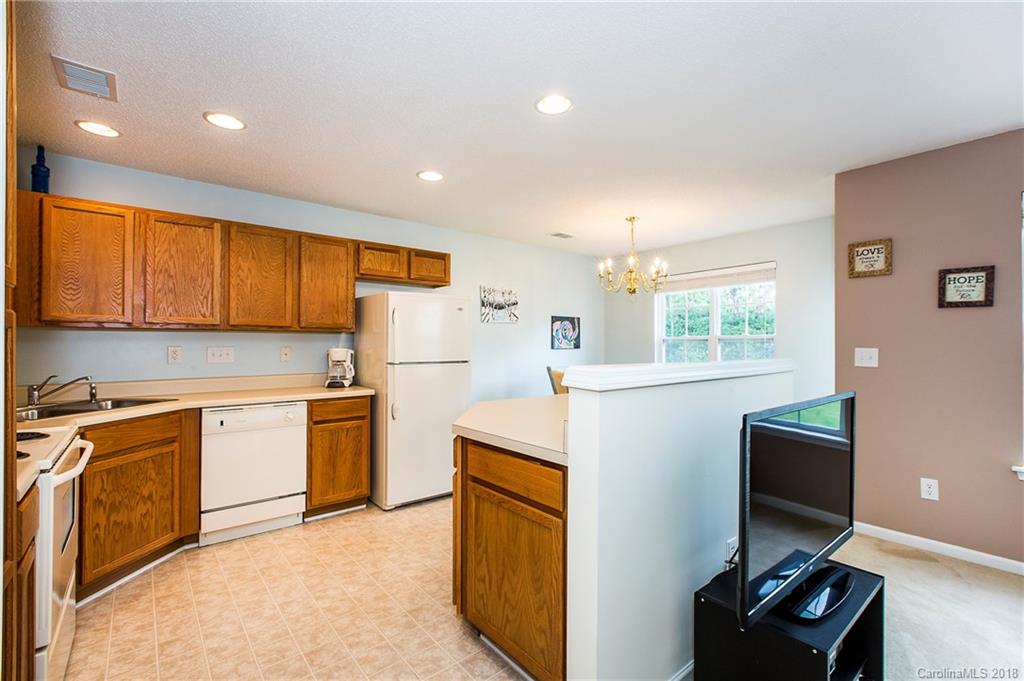 16815 Timber Crossing Road Charlotte, NC 28213 - Photo 9 of 28