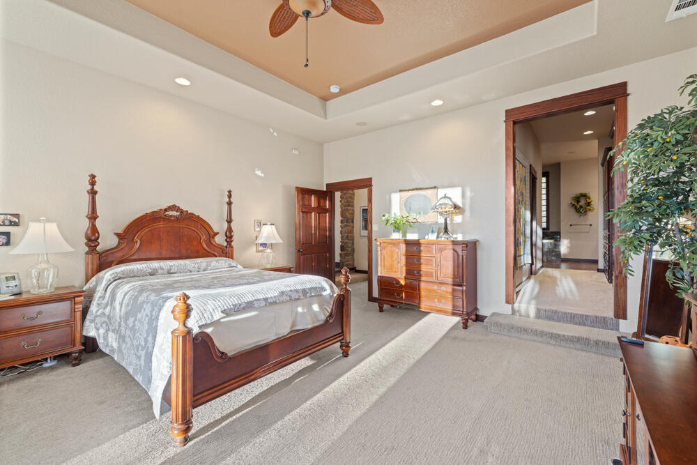 6012 Cooper's Hawk Road Klamath Falls, OR 97601 - Photo 28 of 58 Master Bedroom