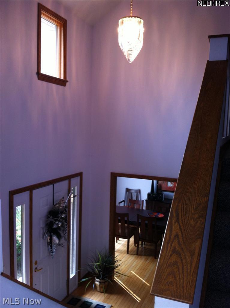 632 Warner Road Southeast Brookfield, OH 44403 - Photo 14 of 24 Foyer