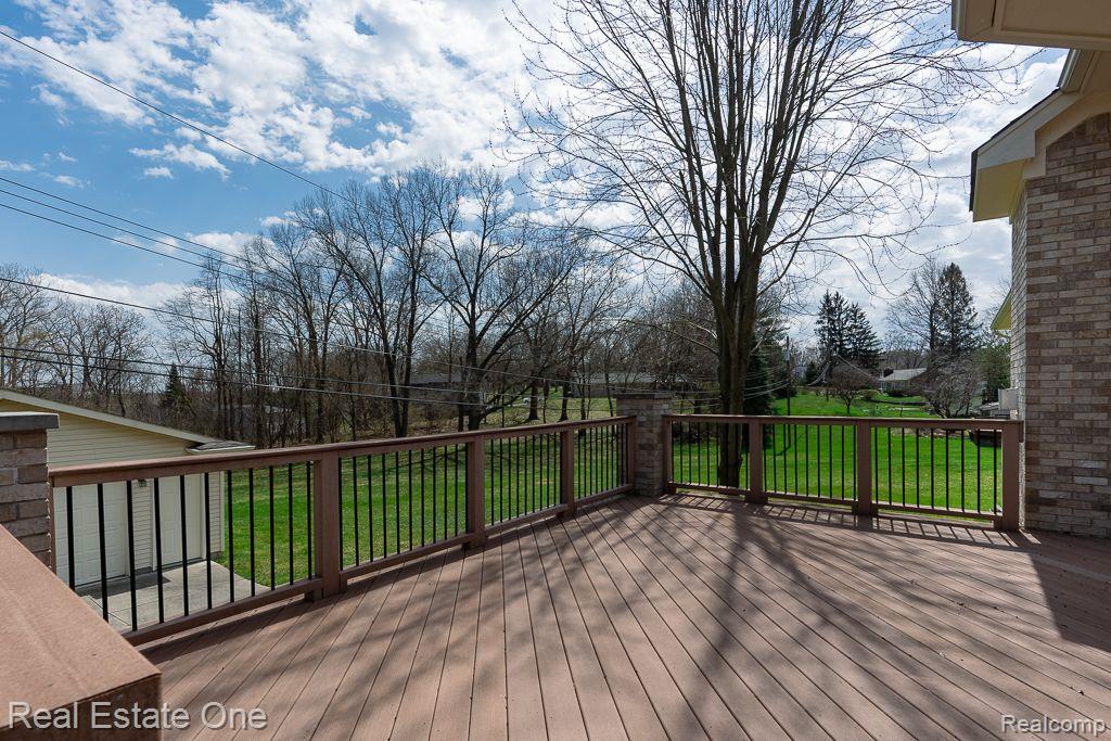 85 Orchardale Drive Rochester, MI 48309 - Photo 13 of 38 18 X 12 Maintenance Free Deck