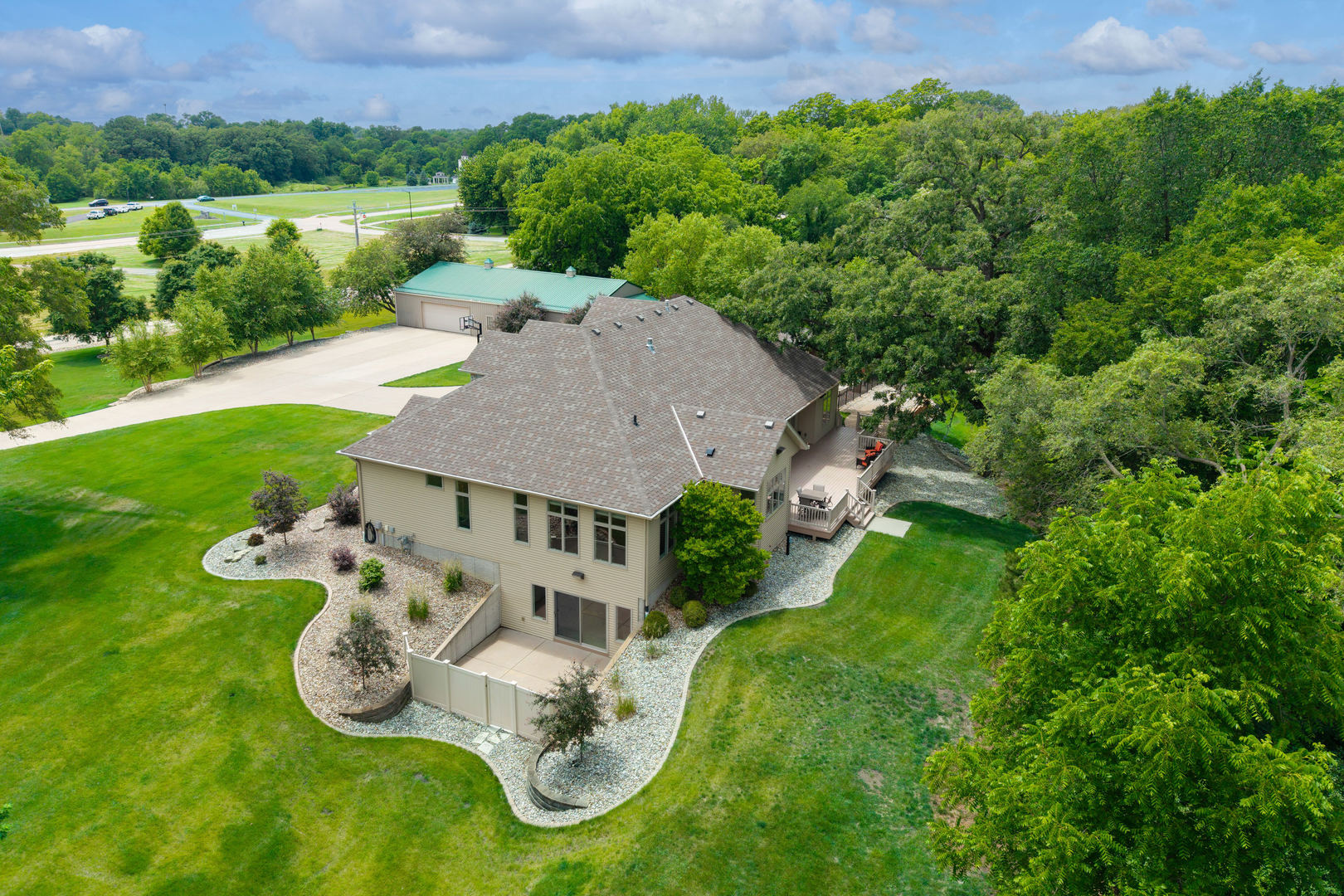 4580 Tanglewood Road Bettendorf, IA 52722 - Photo 7 of 76