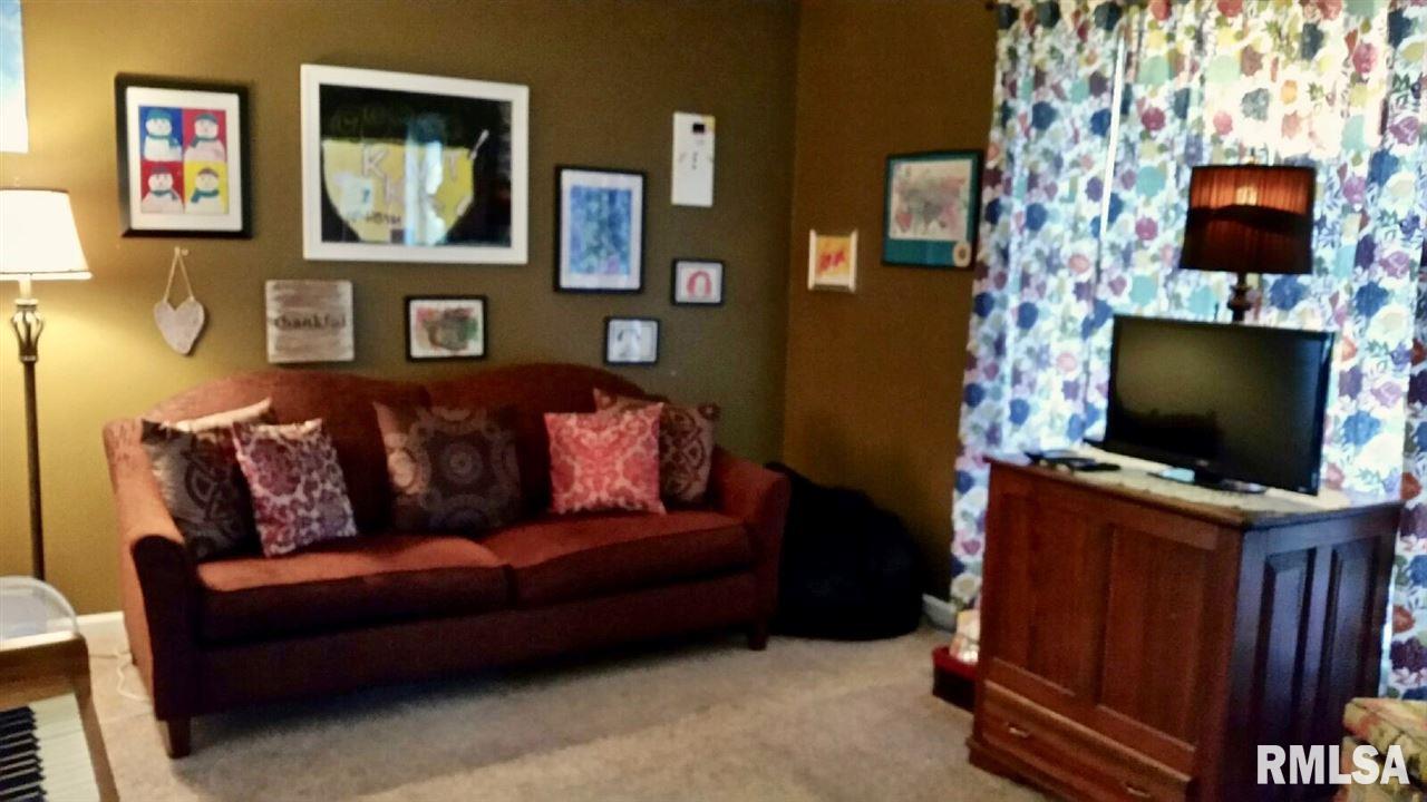 120 North Yorktown Road Macomb, IL 61455 - Photo 3 of 14 Gallery Image 3