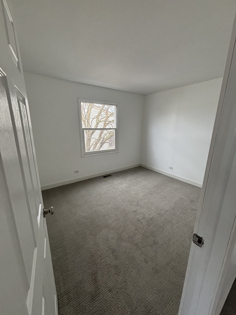 1707 Queensbury Circle Hoffman Estates, IL 60169 - Photo 7 of 10