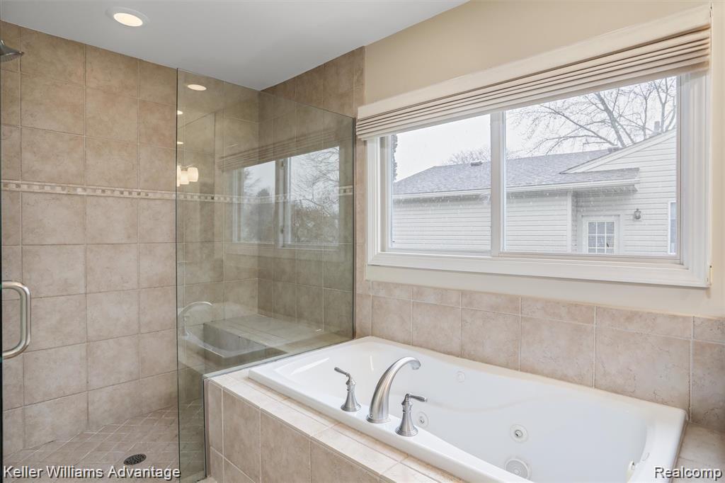 40567 Village Wood Road Novi, MI 48375 - Photo 25 of 32 Jetted tub