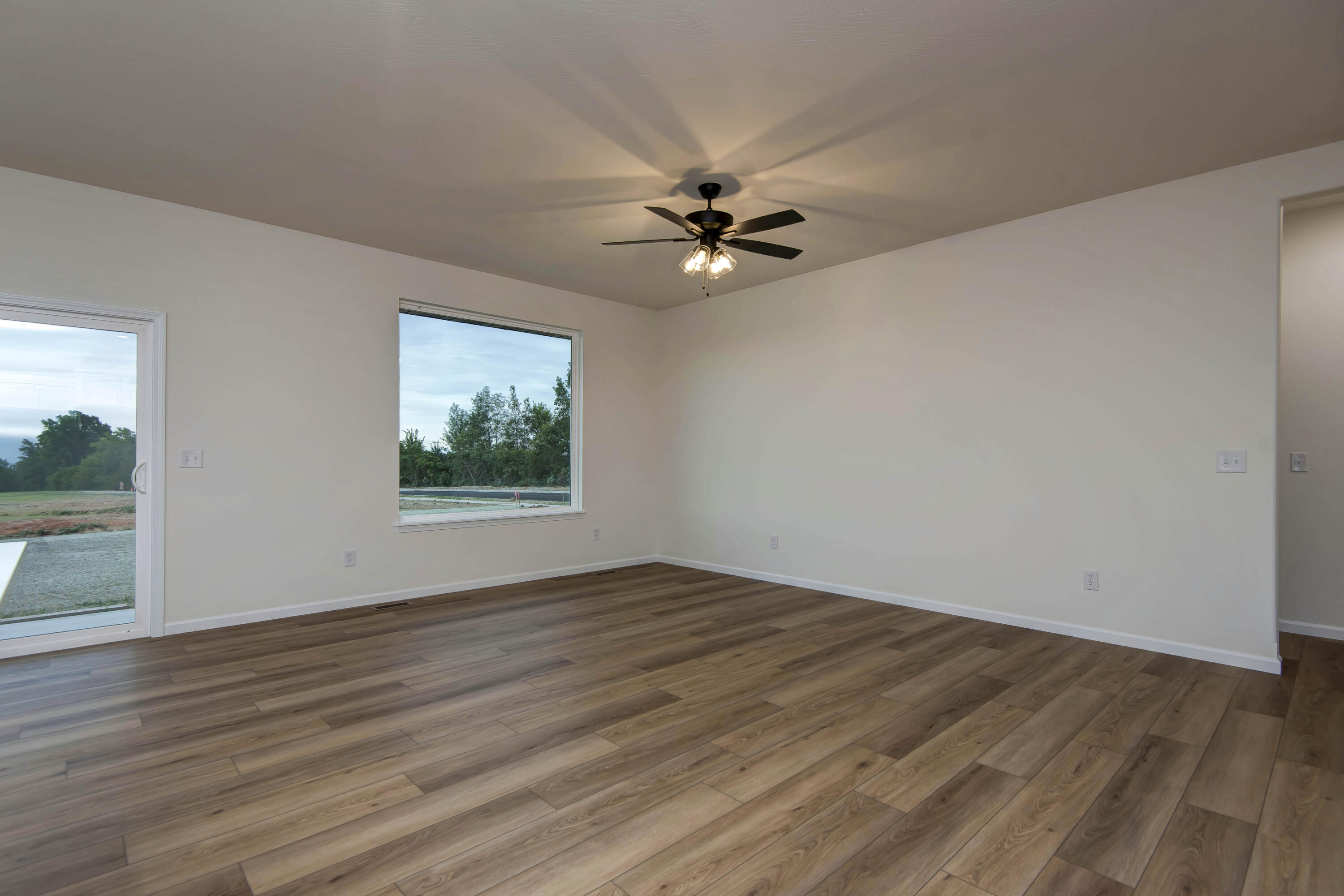 5235 West Josh Street Springfield, MO 65802 - Photo 15 of 24 Living Room