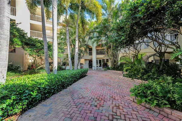 $9,000 | 8880 North Sea Oaks Way, Unit 307, Vero Beach, FL 32963