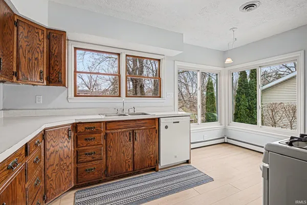 $525,000 | 11418 Fascination Way, Cromwell, IN 46732
