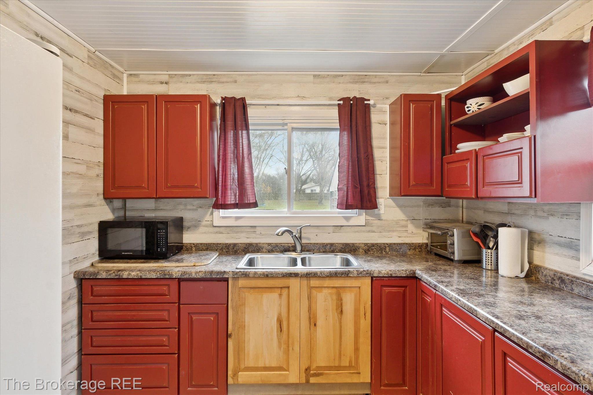 2237 Howe Road Burton, MI 48519 - Photo 11 of 32 Gallery Image 11
