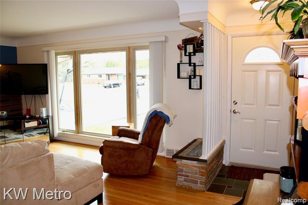 28408 Bay Tree Road Farmington Hills, MI 48334 - Photo 2 of 22