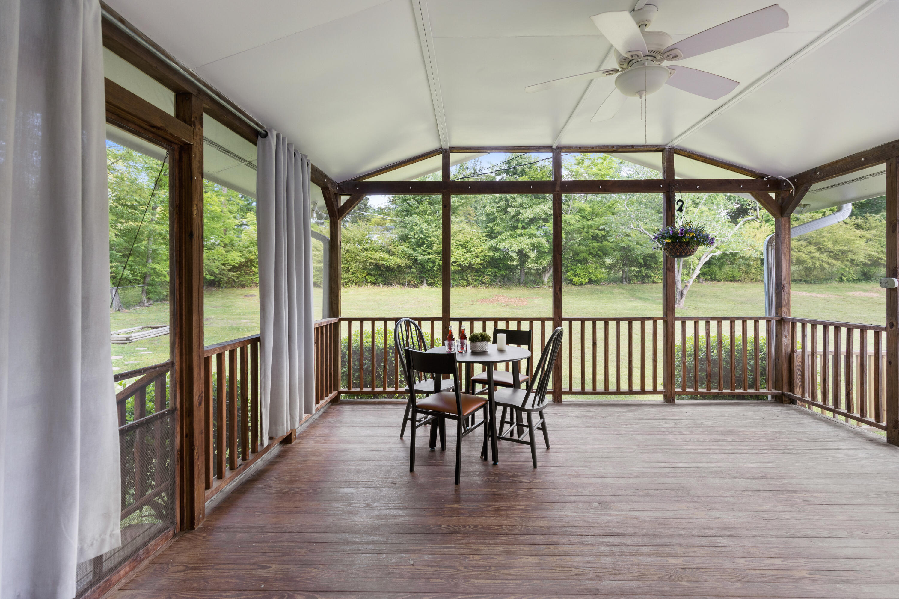 2414 Standifer Gap Road Chattanooga, TN 37421 - Photo 23 of 40 Peaceful Sunporch