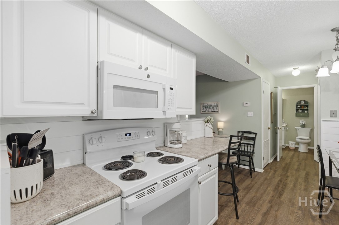 401 North Cromwell Road, Unit T3 Savannah, GA 31410 - Photo 11 of 26 Kitchen