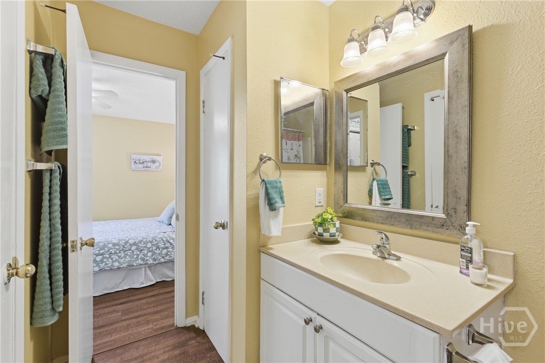 401 North Cromwell Road, Unit T3 Savannah, GA 31410 - Photo 17 of 26 Ensuite2