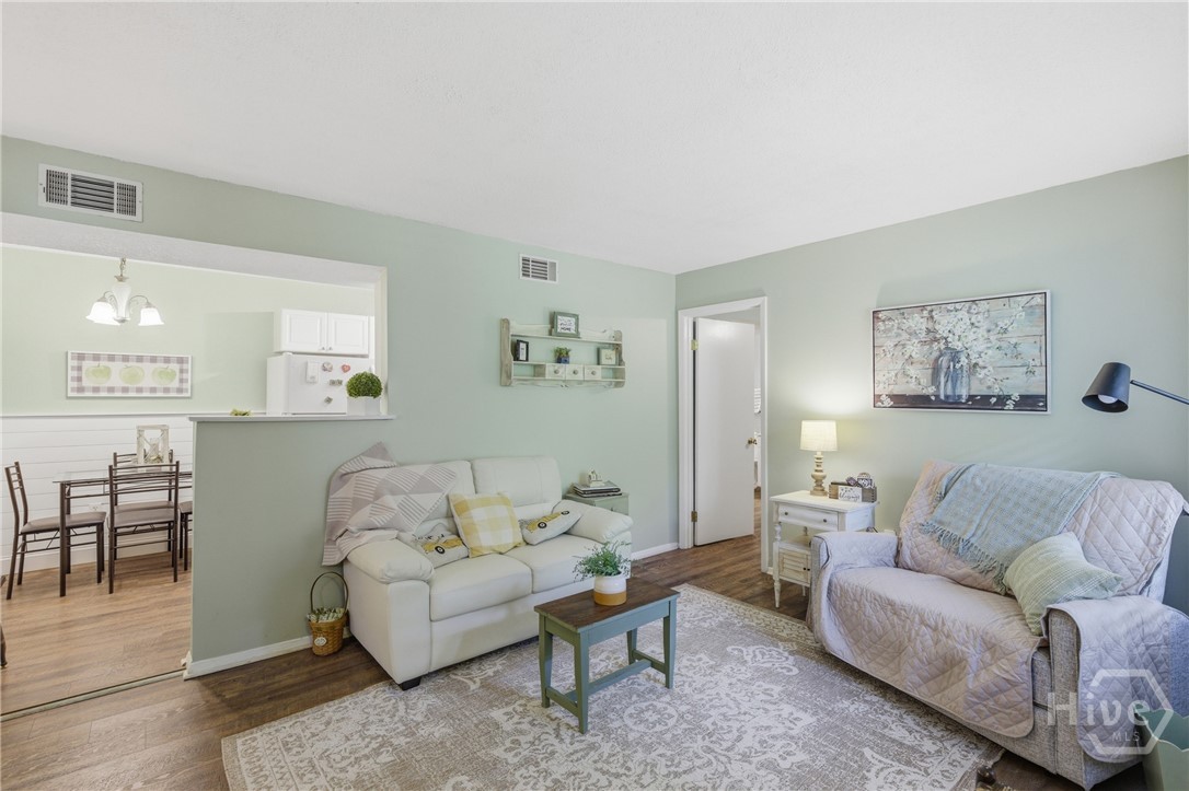 401 North Cromwell Road, Unit T3 Savannah, GA 31410 - Photo 6 of 26 Living Room