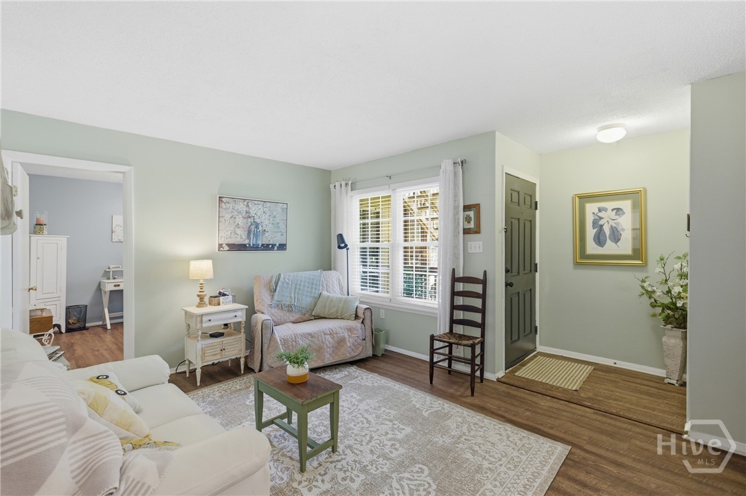 401 North Cromwell Road, Unit T3 Savannah, GA 31410 - Photo 7 of 26 Living Room