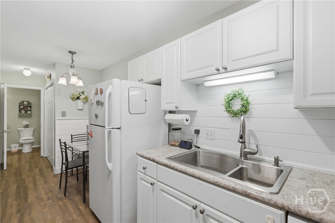 401 North Cromwell Road, Unit T3 Savannah, GA 31410 - Photo 10 of 26 Kitchen